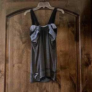 Lululemon tank top with option of cinched waist.